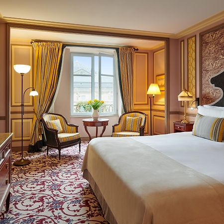 Intercontinental Bordeaux Le Grand Hotel By Ihg Exteriér fotografie A room at the hotel