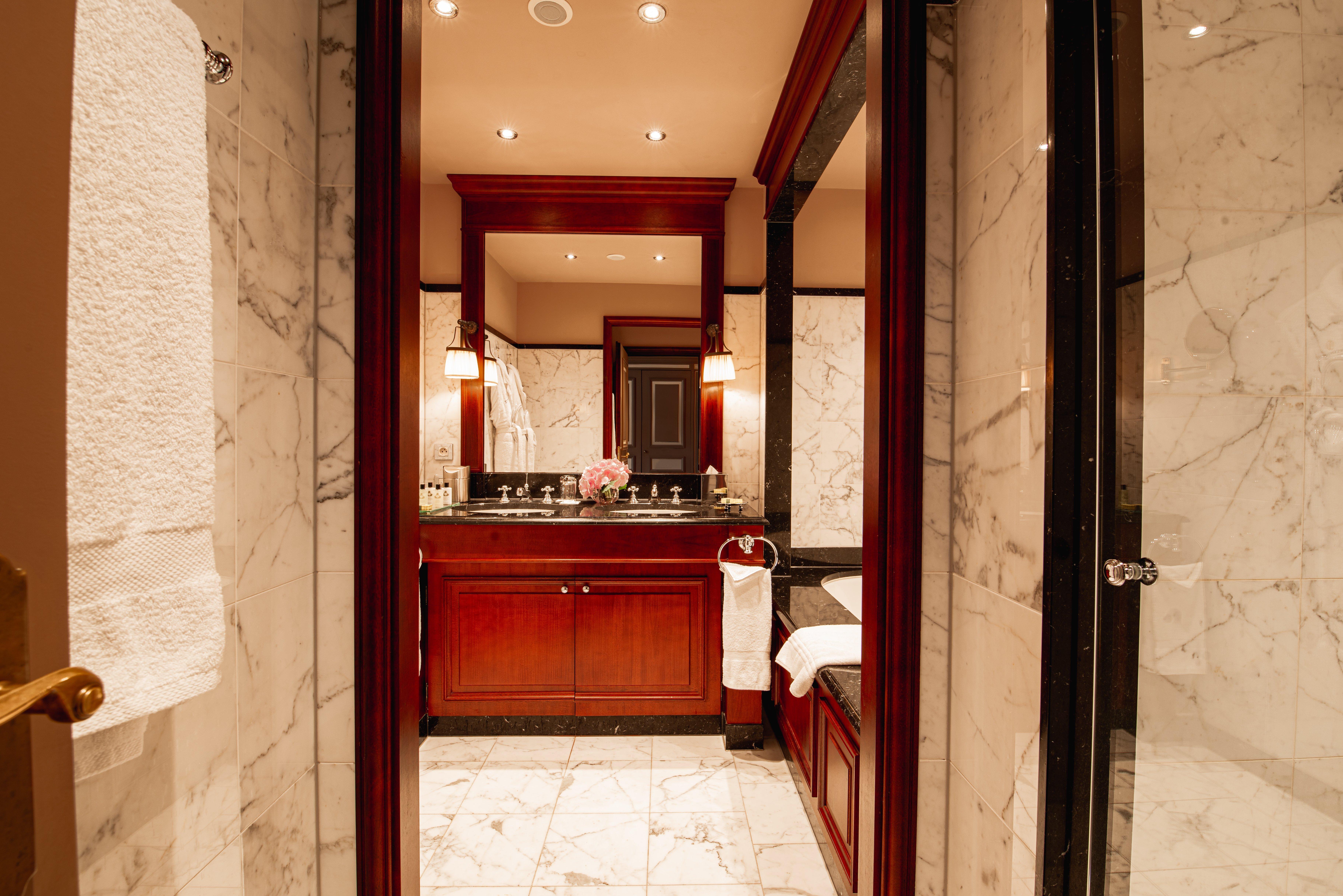 Intercontinental Bordeaux Le Grand Hotel By Ihg Exteriér fotografie Bathroom