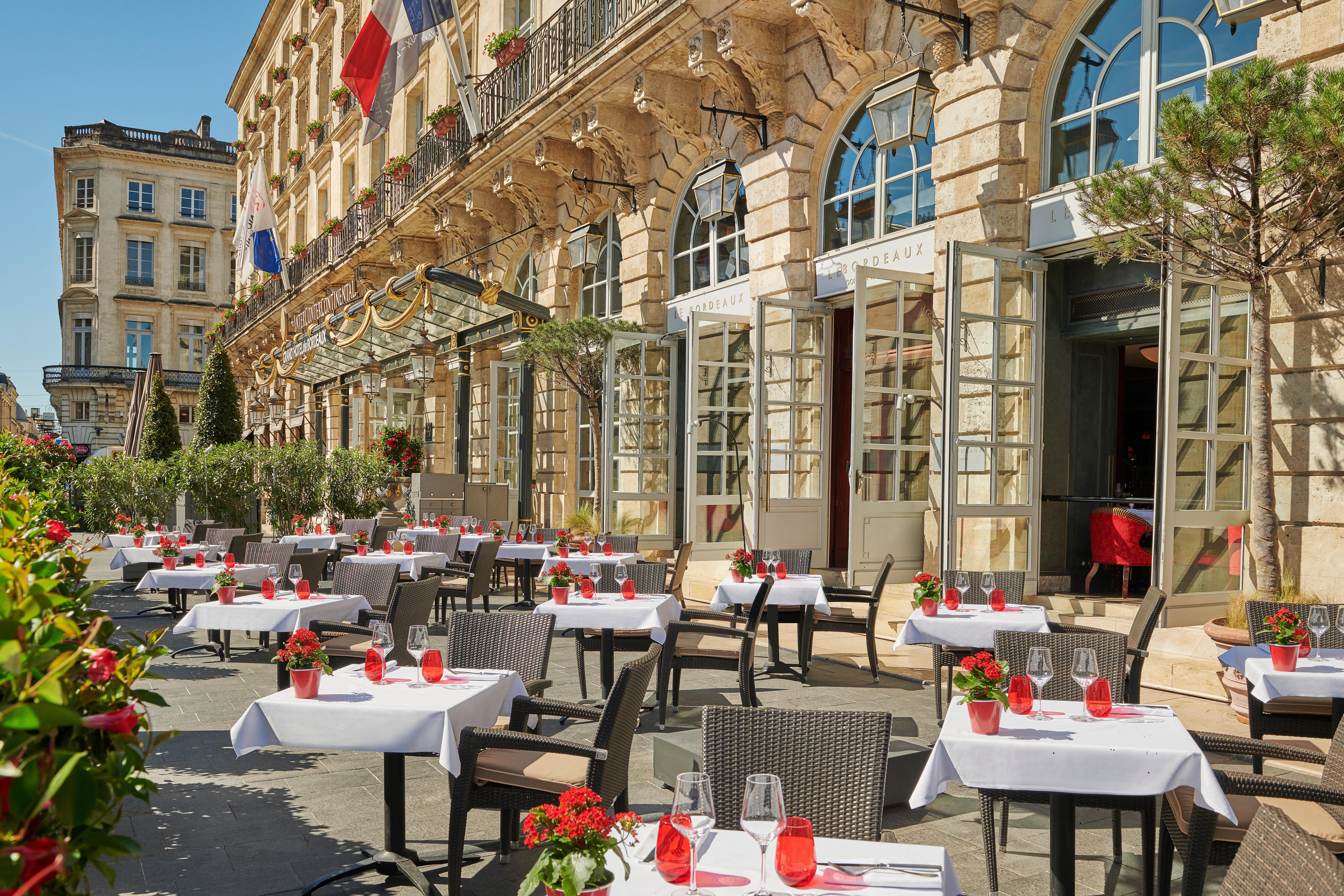Intercontinental Bordeaux Le Grand Hotel By Ihg Exteriér fotografie The restaurant's terrace